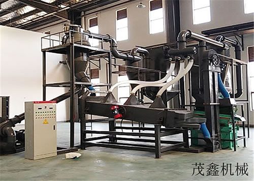 Negative electrode crushing and recycling equipment